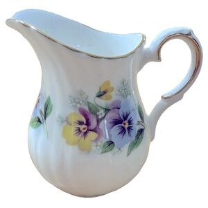 Elizabethan Bone China Made in England “Pansies” Creamer with Gold Trim